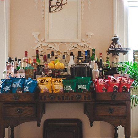 Darwin'S Townhouse Bed and Breakfast Shrewsbury Eksteriør billede A wet bar