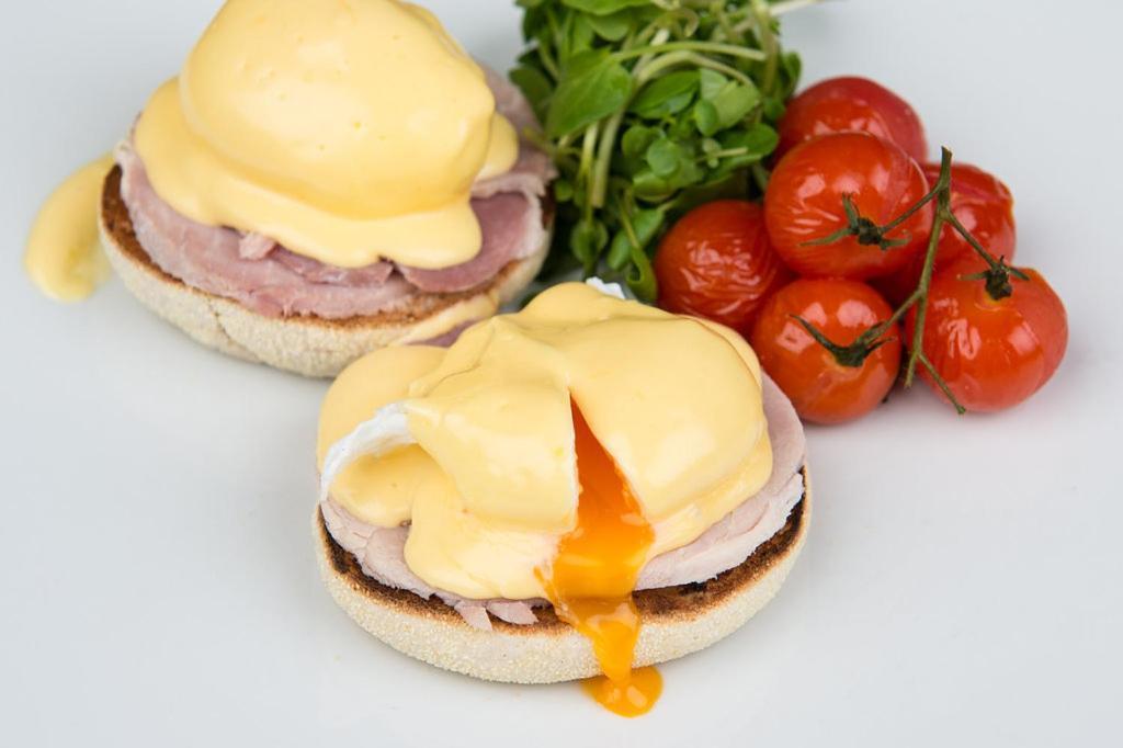 Darwin'S Townhouse Bed and Breakfast Shrewsbury Eksteriør billede Eggs Benedict