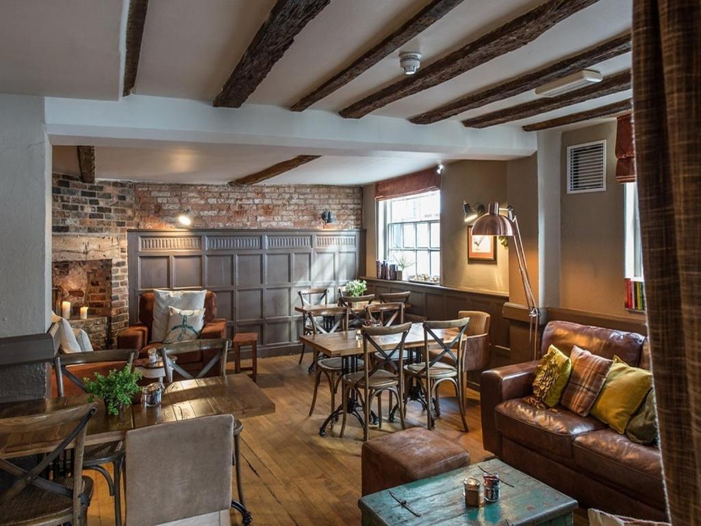 Darwin'S Townhouse Bed and Breakfast Shrewsbury Eksteriør billede The interior of the restaurant