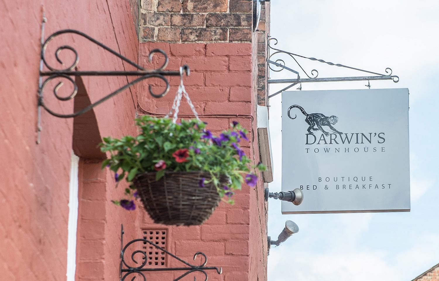 Darwin'S Townhouse Bed and Breakfast Shrewsbury Eksteriør billede The Darwin's Townhouse sign
