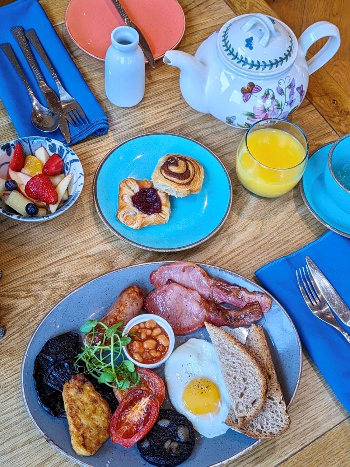Darwin'S Townhouse Bed and Breakfast Shrewsbury Eksteriør billede A full English breakfast
