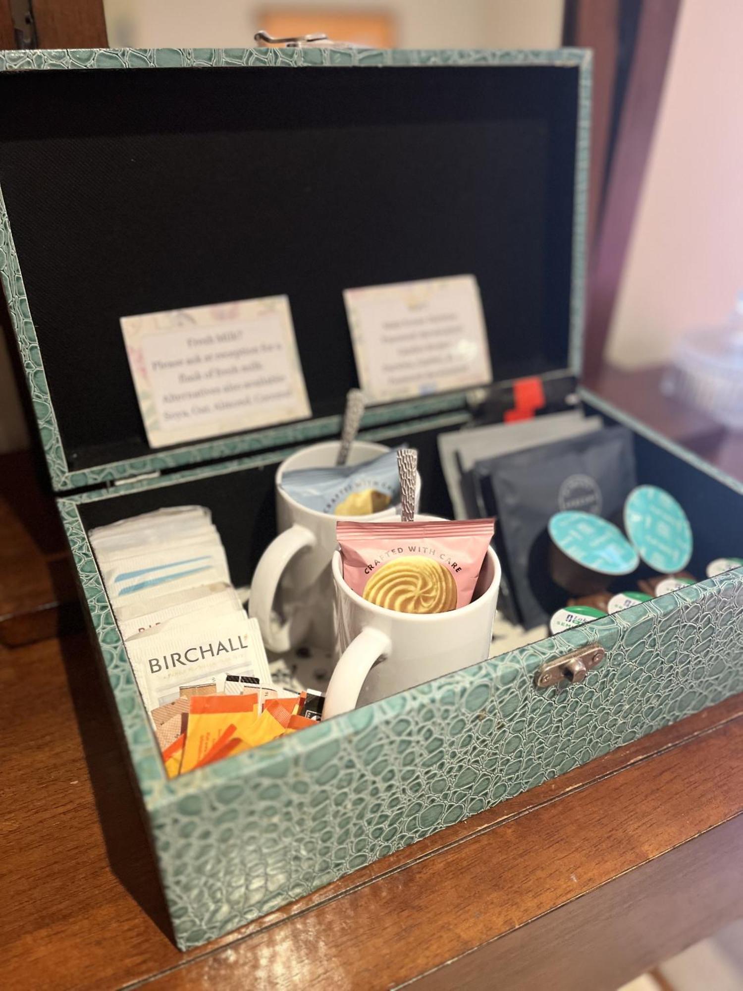 Darwin'S Townhouse Bed and Breakfast Shrewsbury Værelse billede A tea box